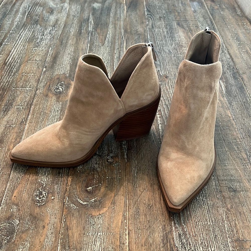 Vince Camuto Booties Size 7 1/2 or EU 38